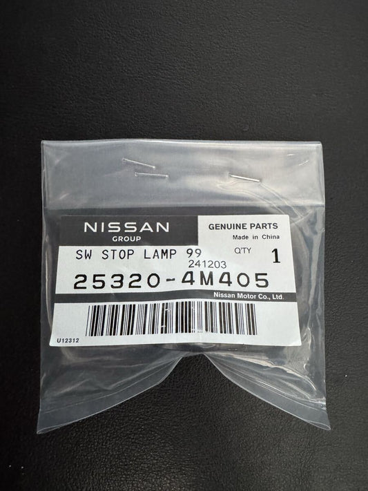 ★新品・純正★ 日産 セレナ DBA-C26 ストップランプスイッチ ソケット 25320-4M405